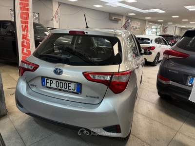 Toyota Yaris 5P. Active 73CV Ok Neopatentati Grigio usata Prato