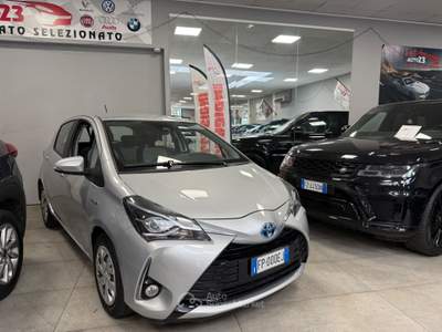 Toyota Yaris 5P. Active 73CV Ok Neopatentati Grigio usata Prato