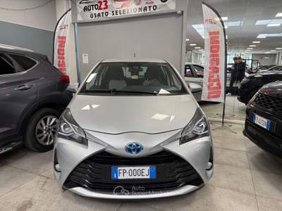 Toyota Yaris 5P. Active 73CV Ok Neopatentati Grigio usata Prato