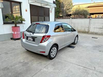Toyota Yaris Yaris 1.0 69cv Lounge - Neopatentati Argento usata Seregno