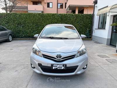 Toyota Yaris Yaris 1.0 69cv Lounge - Neopatentati Argento usata Seregno