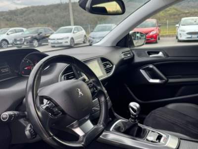 Peugeot 308 BlueHDi 120 S&S Allure Bianco usata San Gregorio Magno