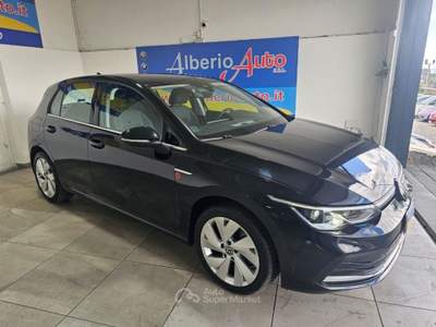 Volkswagen Golf 2.0 TDI DSG SCR Style Nero usata ADRANO