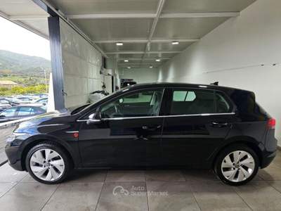 Volkswagen Golf 2.0 TDI DSG SCR Style Nero usata ADRANO