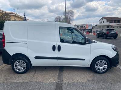 Fiat Doblò DOBLO' 1.6 105CV 3POSTI PC-TN Cargo LOUNGE Bianco usata Fiumicino