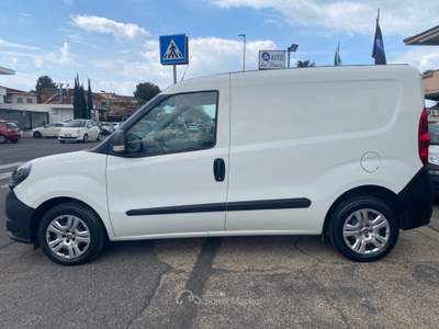 Fiat Doblò DOBLO' 1.6 105CV 3POSTI PC-TN Cargo LOUNGE Bianco usata Fiumicino