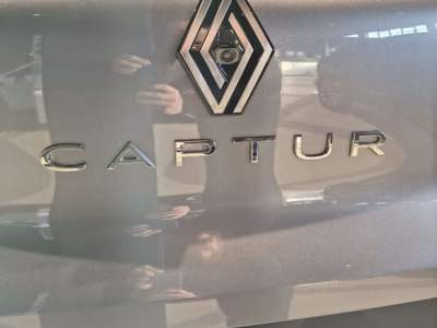 Renault Captur Full Hybrid E-Tech 160 CV Techno Verde usata Este