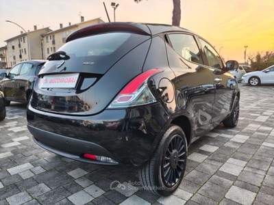 Lancia Ypsilon 1.0 70cv 5 porte Hybrid ORO Grigio usata Mira