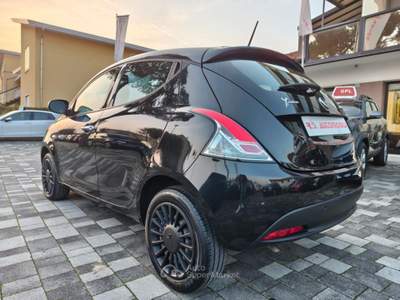 Lancia Ypsilon 1.0 70cv 5 porte Hybrid ORO Grigio usata Mira