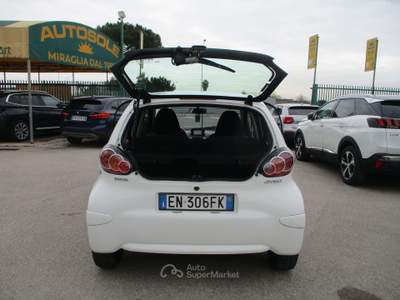 Toyota Aygo AYGO 1.0 CONNECT 5 PORTE 128000 KM NAVIGATORE Bianco usata Giugliano in Campania