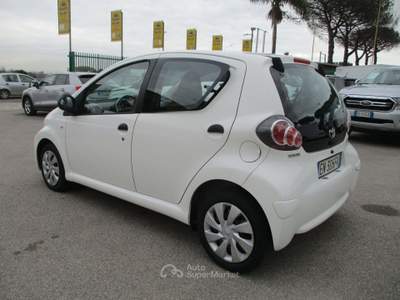 Toyota Aygo AYGO 1.0 CONNECT 5 PORTE 128000 KM NAVIGATORE Bianco usata Giugliano in Campania