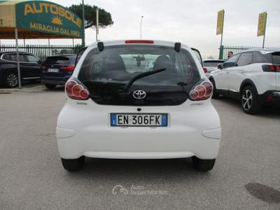 Toyota Aygo AYGO 1.0 CONNECT 5 PORTE 128000 KM NAVIGATORE Bianco usata Giugliano in Campania
