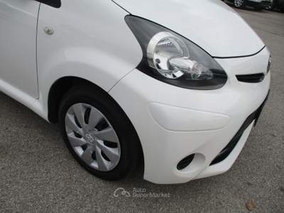 Toyota Aygo AYGO 1.0 CONNECT 5 PORTE 128000 KM NAVIGATORE Bianco usata Giugliano in Campania