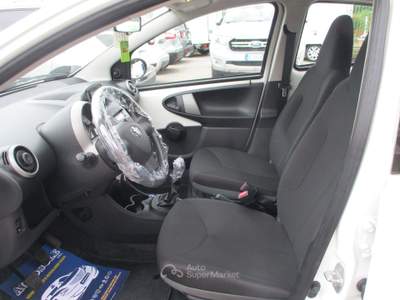 Toyota Aygo AYGO 1.0 CONNECT 5 PORTE 128000 KM NAVIGATORE Bianco usata Giugliano in Campania