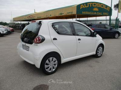 Toyota Aygo AYGO 1.0 CONNECT 5 PORTE 128000 KM NAVIGATORE Bianco usata Giugliano in Campania