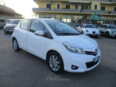 Toyota Yaris YARIS 1.0 5 PORTE EURO 5 **KM CERTIFICATI** Bianco usata Giugliano in Campania