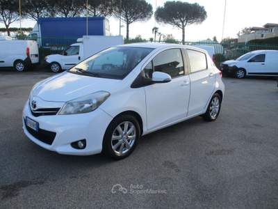 Toyota Yaris YARIS 1.0 5 PORTE EURO 5 **KM CERTIFICATI** Bianco usata Giugliano in Campania
