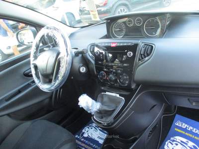Lancia Ypsilon 1.3 MULTIJET 95CV E5 GOLD 138000 KM CERTIFICATI Bianco usata Giugliano in Campania
