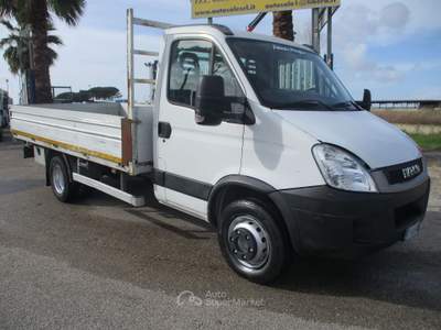 Iveco Daily 60C15 3000 150CV CASSONE FISSO DA 4.30 M PATENTE C Bianco usata Giugliano in Campania