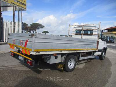 Iveco Daily 60C15 3000 150CV CASSONE FISSO DA 4.30 M PATENTE C Bianco usata Giugliano in Campania