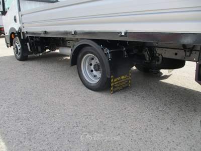 Nissan Cabstar 35-13 2.5 130CV CASSONE FISSO DA 4.10 METRI Bianco usata Giugliano in Campania