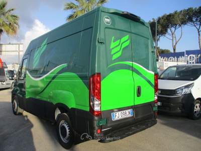 Iveco Daily 35S12 2.3 120CV E6B FURGONE PASSO MEDIO Verde usata Giugliano in Campania