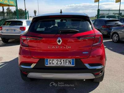 Renault Captur CAPTUR E-TECH PLUG-IN HYBRID 1.6 AUTOMATICA/NAVI/P Rosso usata Giugliano in Campania