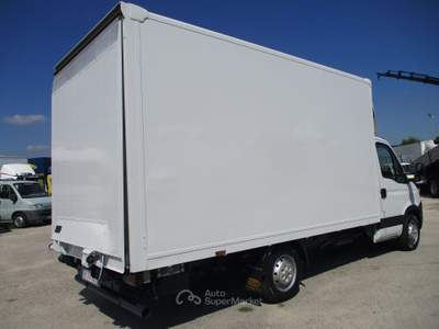 Iveco Daily 35S15 2.3 150CV EURO 5 FURGONE+ PEDANA CARICATRICE Bianco usata Giugliano in Campania