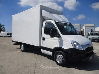 Iveco Daily 35S15 2.3 150CV EURO 5 FURGONE+ PEDANA CARICATRICE Bianco usata Giugliano in Campania