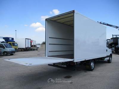 Iveco Daily 35S15 2.3 150CV EURO 5 FURGONE+ PEDANA CARICATRICE Bianco usata Giugliano in Campania