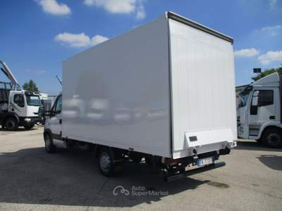 Iveco Daily 35S15 2.3 150CV EURO 5 FURGONE+ PEDANA CARICATRICE Bianco usata Giugliano in Campania