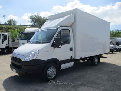 Iveco Daily 35S15 2.3 150CV EURO 5 FURGONE+ PEDANA CARICATRICE Bianco usata Giugliano in Campania