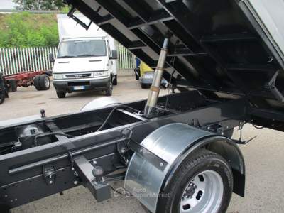 Iveco Daily 35C11 2.3 110CV DOPPIA CABINA 7P RIBALTABILE TRIL Bianco usata Giugliano in Campania