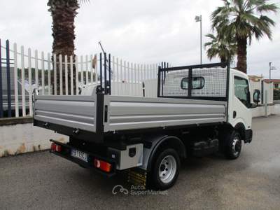 Nissan Cabstar NT 400 35-14 2.5 140CV E5 RIBALTABILE TRILATERALE Bianco usata Giugliano in Campania