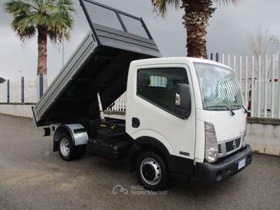 Nissan Cabstar NT 400 35-14 2.5 140CV E5 RIBALTABILE TRILATERALE Bianco usata Giugliano in Campania