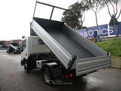 Nissan Cabstar NT 400 35-14 2.5 140CV E5 RIBALTABILE TRILATERALE Bianco usata Giugliano in Campania