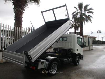 Nissan Cabstar NT 400 35-14 2.5 140CV E5 RIBALTABILE TRILATERALE Bianco usata Giugliano in Campania