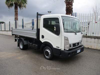 Nissan Cabstar NT 400 35-14 2.5 140CV E5 RIBALTABILE TRILATERALE Bianco usata Giugliano in Campania