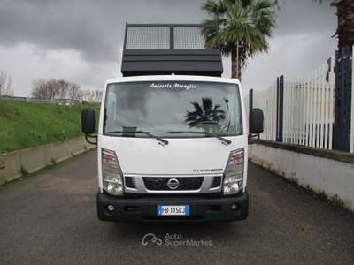 Nissan Cabstar NT 400 35-14 2.5 140CV E5 RIBALTABILE TRILATERALE Bianco usata Giugliano in Campania