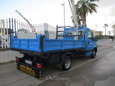 Iveco Daily 35C10 2.3 GRU BONFIGLIOLI 2300/2S RIBALTABILE NUOV Blu/Azzurro usata Giugliano in Campania