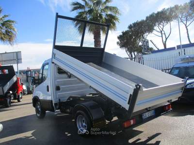 Iveco Daily 35C12 2.3 120CV E6D RIBALTABILE TRILATERALE Bianco usata Giugliano in Campania