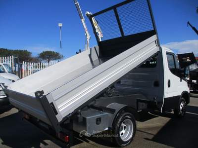 Iveco Daily 35C12 2.3 120CV E6D RIBALTABILE TRILATERALE Bianco usata Giugliano in Campania