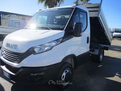 Iveco Daily 35C12 2.3 120CV E6D RIBALTABILE TRILATERALE Bianco usata Giugliano in Campania
