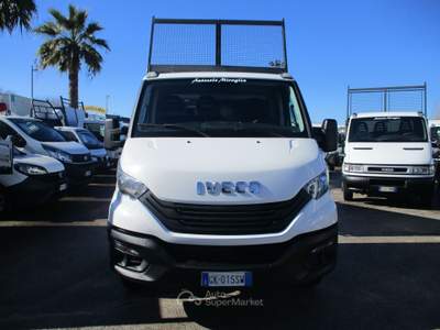 Iveco Daily 35C12 2.3 120CV E6D RIBALTABILE TRILATERALE Bianco usata Giugliano in Campania
