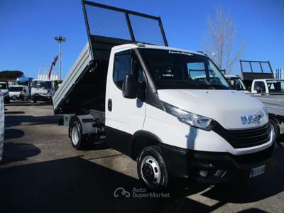 Iveco Daily 35C12 2.3 120CV E6D RIBALTABILE TRILATERALE Bianco usata Giugliano in Campania