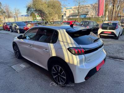 Peugeot 208 1.2 puretech 100cv GT Line EAT8 Bianco usata Cernusco sul Naviglio