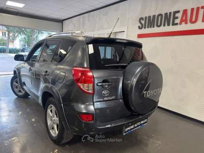 Toyota RAV4 RAV 4 RAV4 2.2 D-4D 177 CV Luxury Grigio usata Prato
