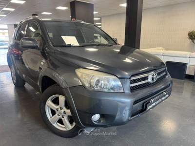 Toyota RAV4 RAV 4 RAV4 2.2 D-4D 177 CV Luxury Grigio usata Prato