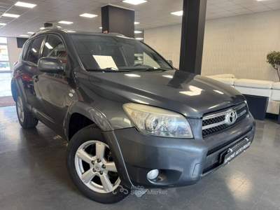 Toyota RAV4 RAV 4 RAV4 2.2 D-4D 177 CV Luxury Grigio usata Prato