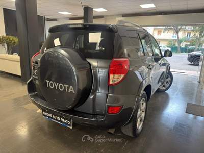 Toyota RAV4 RAV 4 RAV4 2.2 D-4D 177 CV Luxury Grigio usata Prato